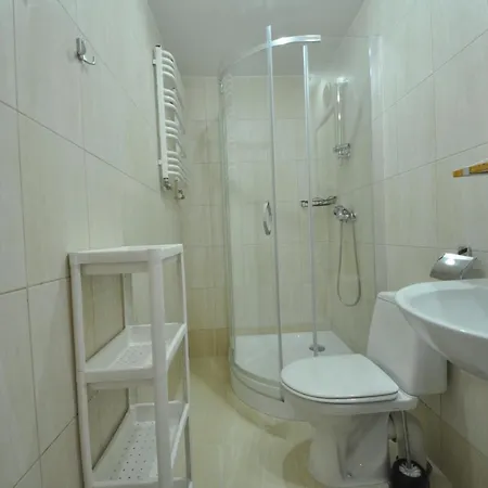 ホームステイ Ambasador ミエルノ