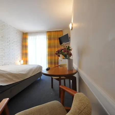 ホームステイ Ambasador *